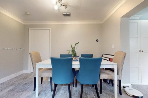 Casa en venta en Miami, Florida, 3 dormitorios, 236.71 m2 № 1942044 - foto 17
