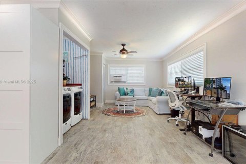 Casa en venta en Miami, Florida, 3 dormitorios, 236.71 m2 № 1942044 - foto 19