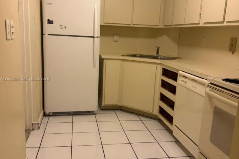 Condo in Oakland Park, Florida, 1 bedroom  № 2392108 - photo 8
