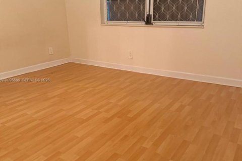 Condo in Oakland Park, Florida, 1 bedroom  № 2392108 - photo 10