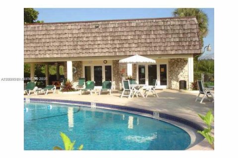 Condo in Oakland Park, Florida, 1 bedroom  № 2392108 - photo 2