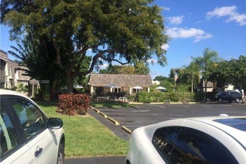 Condo in Oakland Park, Florida, 1 bedroom  № 2392108 - photo 5