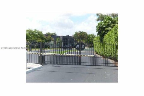 Condo in Oakland Park, Florida, 1 bedroom  № 2392108