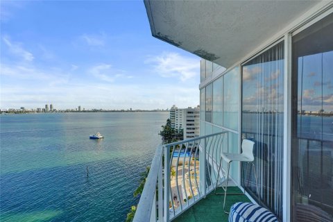 Купить кондоминиум в Норт-Бей-Виллидж, Флорида 2 спальни, 93.37м2, № 2054580 - фото 4