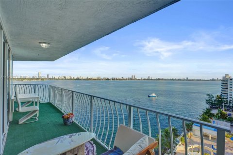 Купить кондоминиум в Норт-Бей-Виллидж, Флорида 2 спальни, 93.37м2, № 2054580 - фото 2