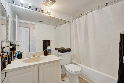 Купить кондоминиум в Норт-Бей-Виллидж, Флорида 2 спальни, 93.37м2, № 2054580 - фото 22