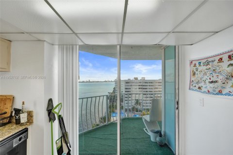 Купить кондоминиум в Норт-Бей-Виллидж, Флорида 2 спальни, 93.37м2, № 2054580 - фото 13