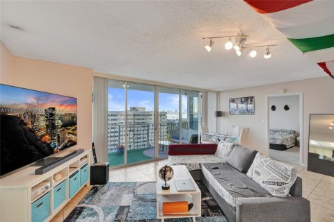 Купить кондоминиум в Норт-Бей-Виллидж, Флорида 2 спальни, 93.37м2, № 2054580 - фото 25