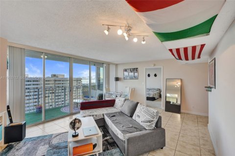 Купить кондоминиум в Норт-Бей-Виллидж, Флорида 2 спальни, 93.37м2, № 2054580 - фото 28