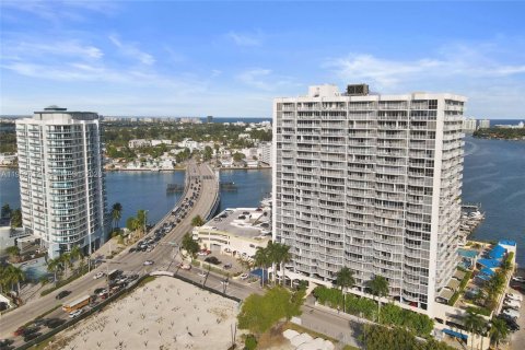 Купить кондоминиум в Норт-Бей-Виллидж, Флорида 2 спальни, 93.37м2, № 2054580 - фото 9