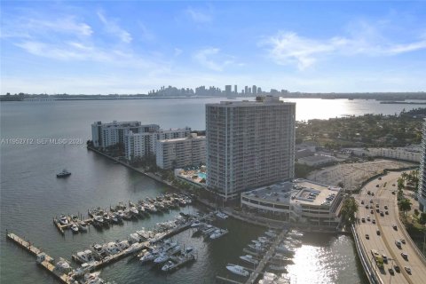 Купить кондоминиум в Норт-Бей-Виллидж, Флорида 2 спальни, 93.37м2, № 2054580 - фото 29