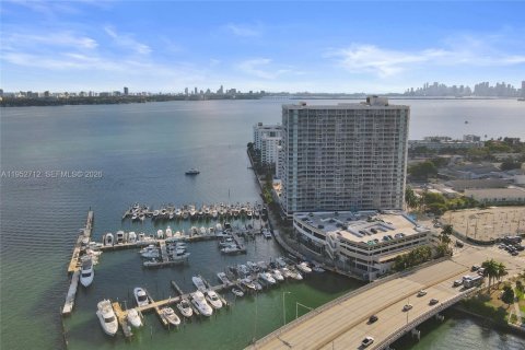 Купить кондоминиум в Норт-Бей-Виллидж, Флорида 2 спальни, 93.37м2, № 2054580 - фото 30