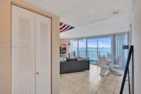 Купить кондоминиум в Норт-Бей-Виллидж, Флорида 2 спальни, 93.37м2, № 2054580 - фото 23