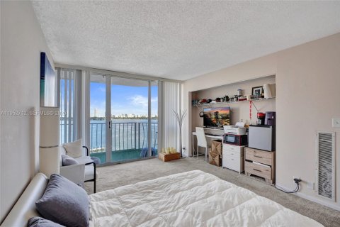 Купить кондоминиум в Норт-Бей-Виллидж, Флорида 2 спальни, 93.37м2, № 2054580 - фото 20