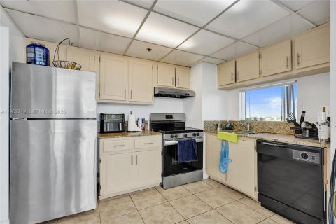 Купить кондоминиум в Норт-Бей-Виллидж, Флорида 2 спальни, 93.37м2, № 2054580 - фото 11