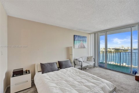 Купить кондоминиум в Норт-Бей-Виллидж, Флорида 2 спальни, 93.37м2, № 2054580 - фото 19