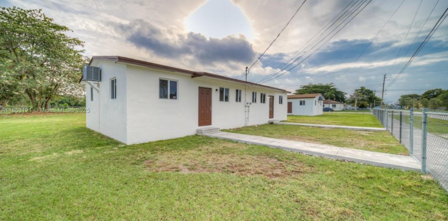 Villa ou maison à Miami, Floride 3 chambres, 60.39 m2 № 1877603