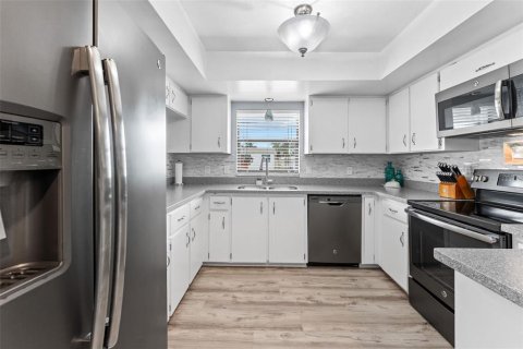 House in Edgewater, Florida 2 bedrooms, 121.14 sq.m. № 2155961 - photo 9