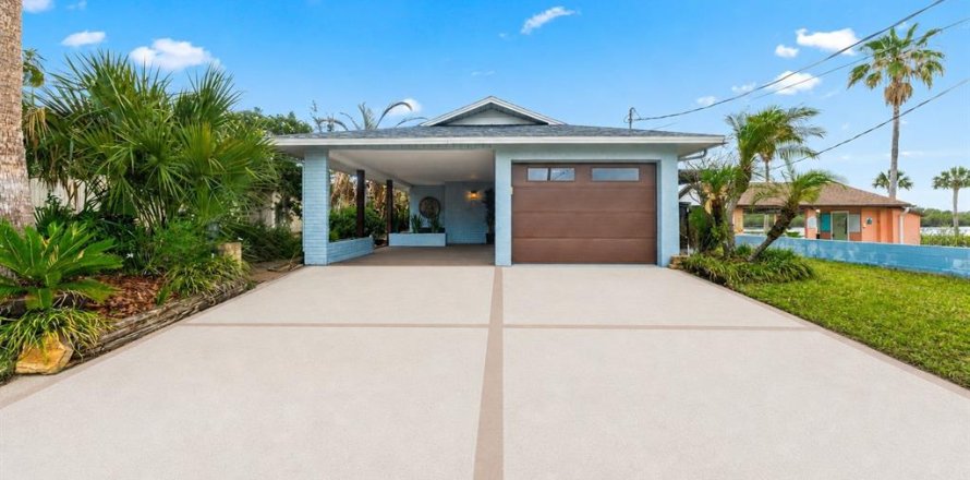 House in Edgewater, Florida 2 bedrooms, 121.14 sq.m. № 2155961