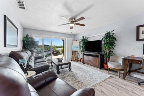House in Edgewater, Florida 2 bedrooms, 121.14 sq.m. № 2155961 - photo 11