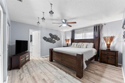 House in Edgewater, Florida 2 bedrooms, 121.14 sq.m. № 2155961 - photo 17