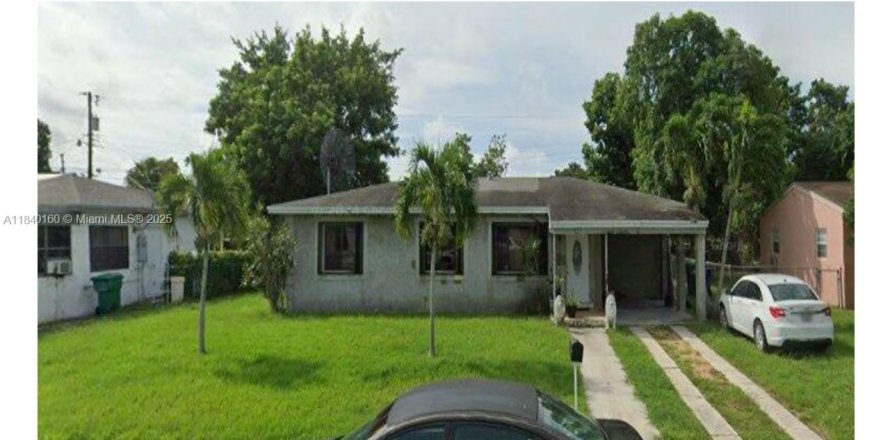 Villa ou maison à North Miami Beach, Floride 3 chambres № 1994975