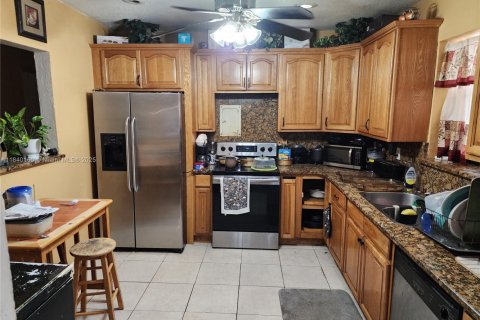 Villa ou maison à vendre à North Miami Beach, Floride: 3 chambres № 1994975 - photo 2