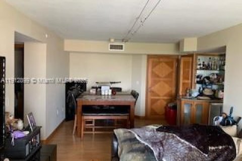 Condo in Miami Beach, Florida, 2 bedrooms № 2060008 - photo 19