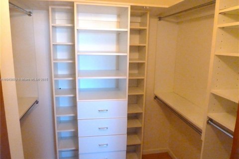 Condo in Miami Beach, Florida, 2 bedrooms № 2060008 - photo 24