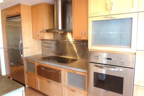 Condo in Miami Beach, Florida, 2 bedrooms № 2060008 - photo 13