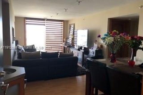 Condo in Miami Beach, Florida, 2 bedrooms № 2060008 - photo 17