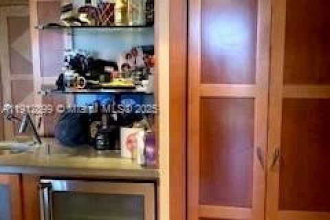 Condo in Miami Beach, Florida, 2 bedrooms № 2060008 - photo 6
