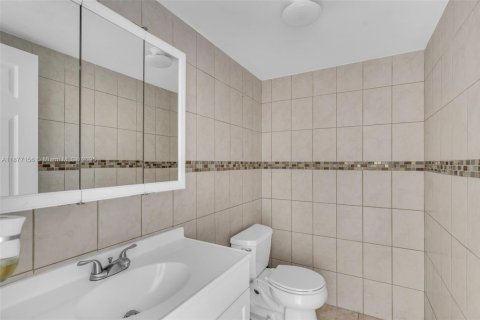 Condo in North Miami, Florida, 1 bedroom  № 1922784 - photo 19