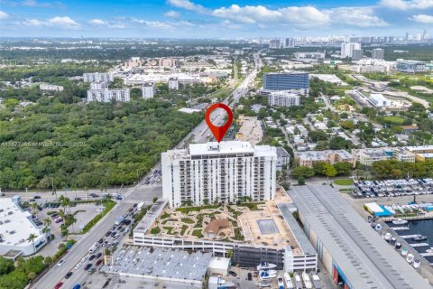 Condo in North Miami, Florida, 1 bedroom  № 1922784 - photo 27