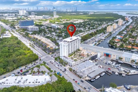 Condo in North Miami, Florida, 1 bedroom  № 1922784 - photo 26