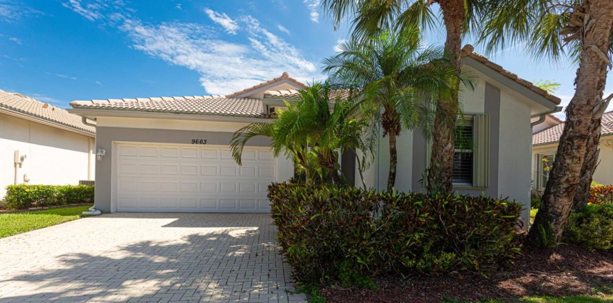 House in West Palm Beach, Florida 3 bedrooms, 182.18 sq.m. № 2177047