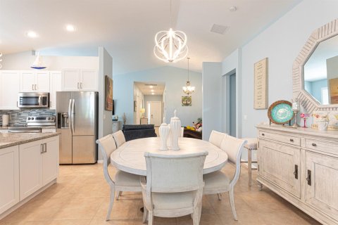 House in West Palm Beach, Florida 3 bedrooms, 182.18 sq.m. № 2177047 - photo 17