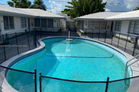 Квартира в Халландейл-Бич, Флорида 2 спальни, 78.97м2 № 2007534