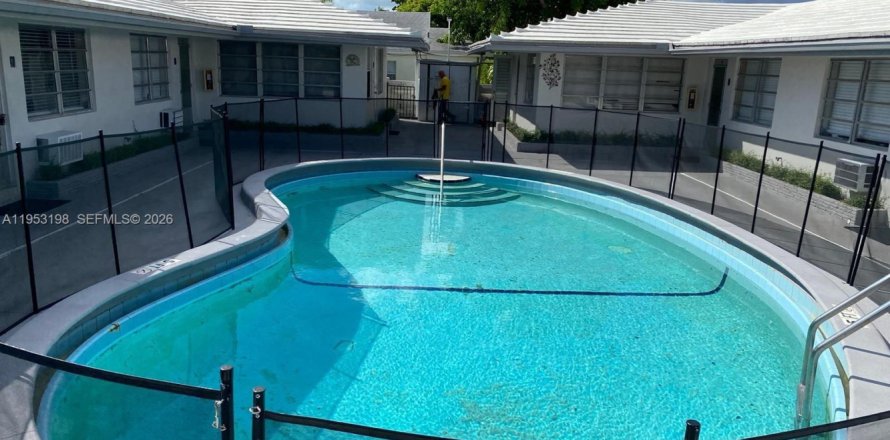 Квартира в Халландейл-Бич, Флорида 2 спальни, 78.97м2 № 2007534