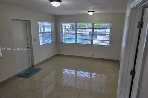 Снять в аренду квартиру в Халландейл-Бич, Флорида 2 спальни, 78.97м2, № 2007534 - фото 5
