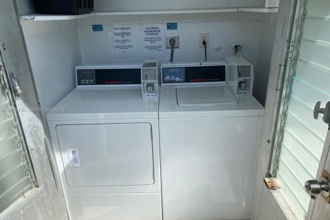 Снять в аренду квартиру в Халландейл-Бич, Флорида 2 спальни, 78.97м2, № 2007534 - фото 9