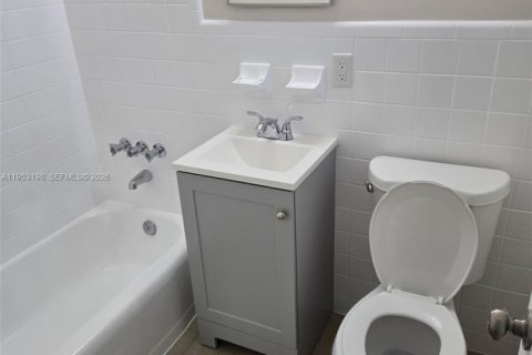 Снять в аренду квартиру в Халландейл-Бич, Флорида 2 спальни, 78.97м2, № 2007534 - фото 8