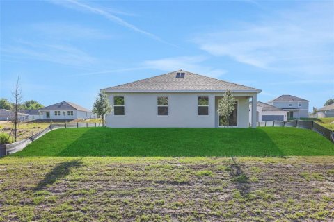 House in Tavares, Florida 4 bedrooms, 148.46 sq.m. № 2152398 - photo 2