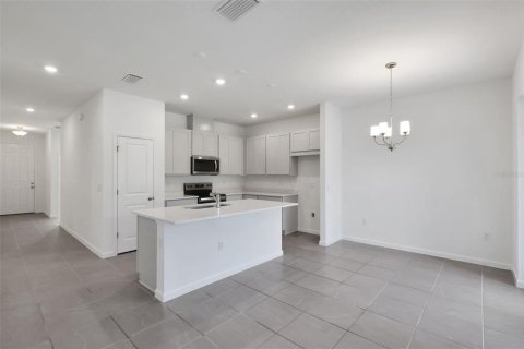 House in Tavares, Florida 4 bedrooms, 148.46 sq.m. № 2152398 - photo 8