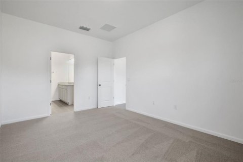 House in Tavares, Florida 4 bedrooms, 148.46 sq.m. № 2152398 - photo 5