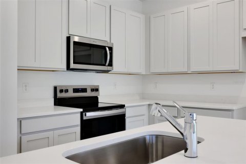 House in Tavares, Florida 4 bedrooms, 148.46 sq.m. № 2152398 - photo 12