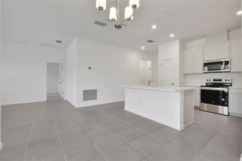 House in Tavares, Florida 4 bedrooms, 148.46 sq.m. № 2152398 - photo 24