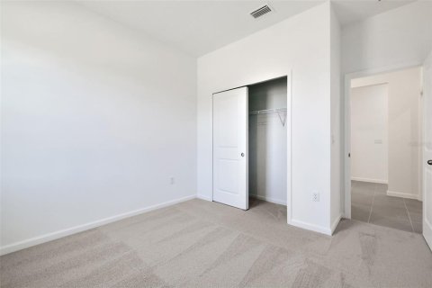 House in Tavares, Florida 4 bedrooms, 148.46 sq.m. № 2152398 - photo 20