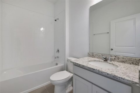 House in Tavares, Florida 4 bedrooms, 148.46 sq.m. № 2152398 - photo 15