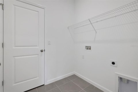 House in Tavares, Florida 4 bedrooms, 148.46 sq.m. № 2152398 - photo 21
